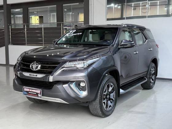 TOYOTA HILUX SW4 2.8 SRX DIAMOND 4X4 7 LUGARES 16V TURBO INTERCOOLER DIESEL 4P AUTOMÁTICO TOYOTA HILUX SW4 2.8 SRX DIAMOND 4X4 7 LUGARES 16V TURBO INTERCOOLER DIESEL 4P AUTOMÁTICO